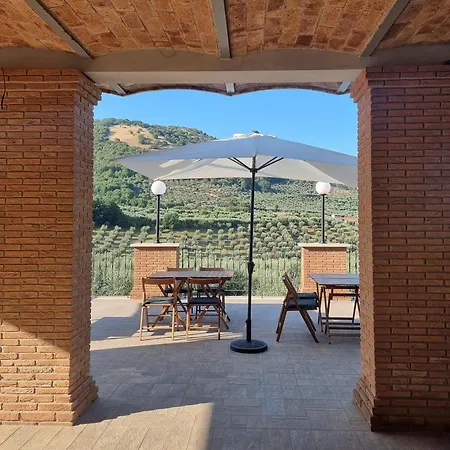 Oda ve Kahvaltı Casale Dei Priori 4*